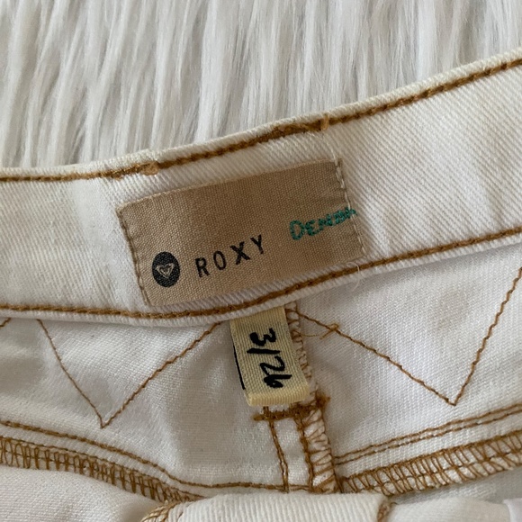 ❌DONATED❌ Roxy White Short - Picture 2 of 4